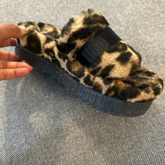 Ugg Women's Fluffita Panther size 9 - Picture 2 of 5
